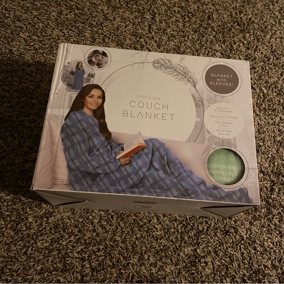 Brand new couch blanket - Picture 2 of 3